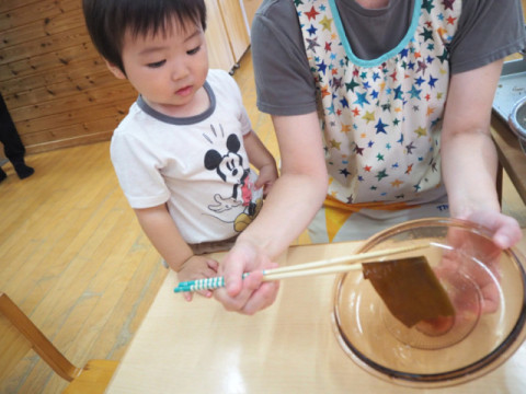 お出汁の昆布にも興味津々